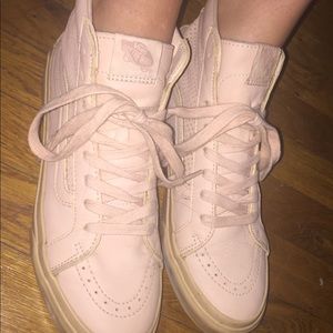 Vans hightop sneakers in nude👟